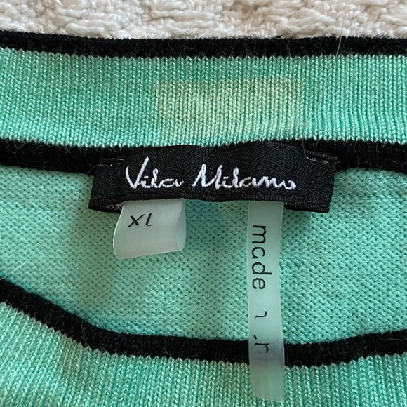 Green and Black sweater - Picture 2 of 3